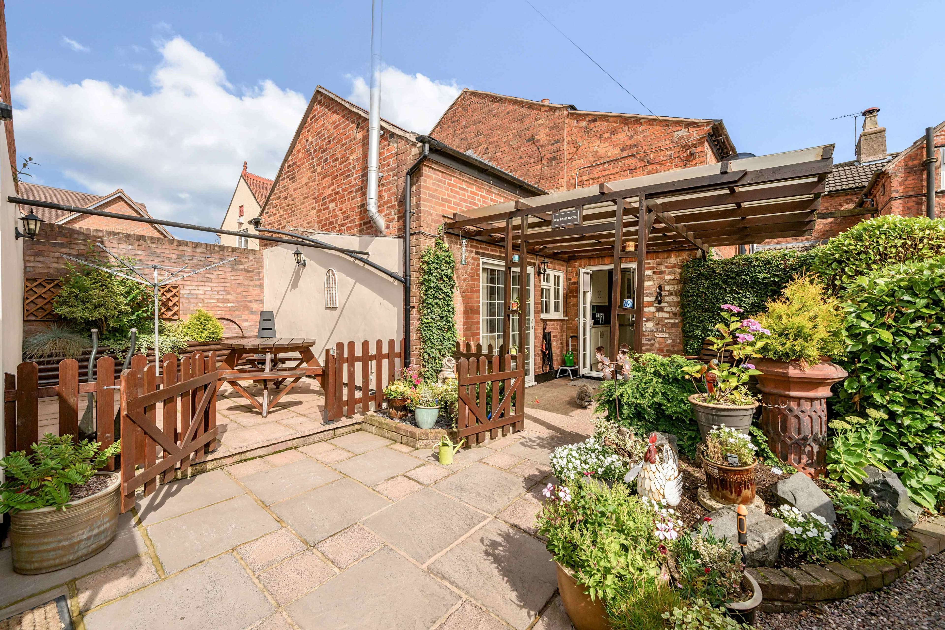 Old Bank House, Clows Top, DY14 9HL